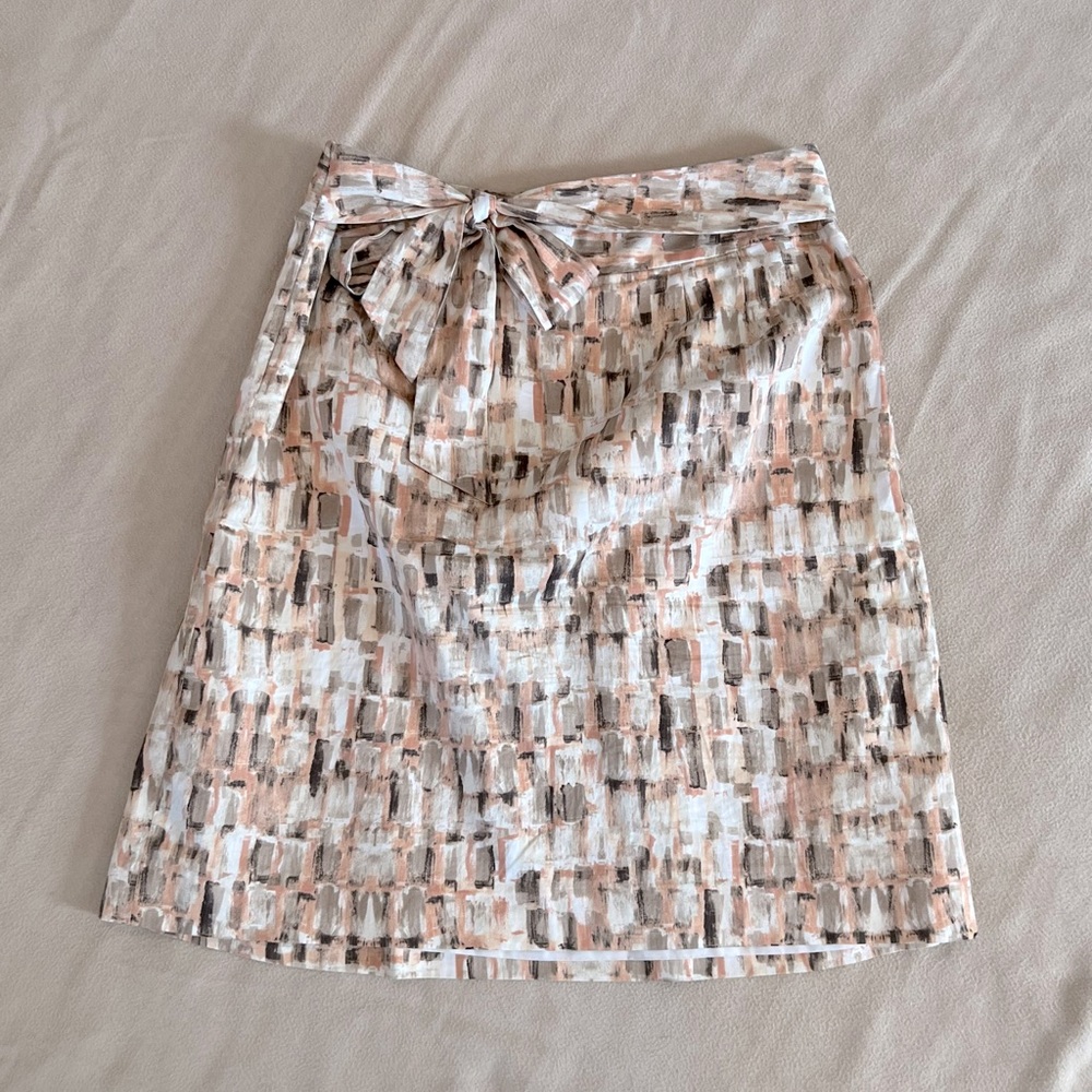Ann Taylor A-line skirt with bow, size 4